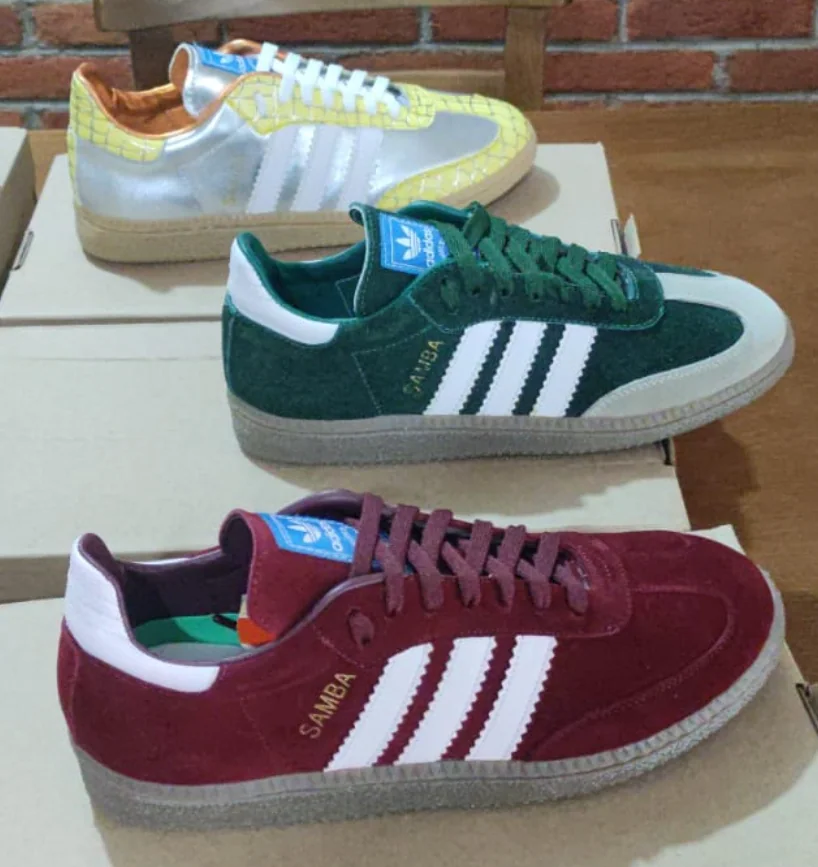 Tenis casuales en verde, vino y café